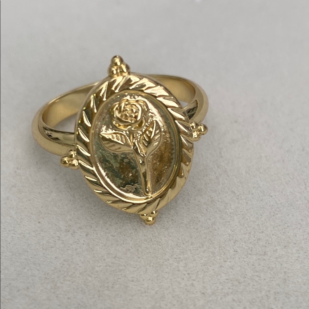 Uncommon James Gold Rose Signet Ring - size 7